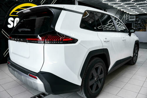 Оклейка антигравийной плёнкой Toyota RAV4 — фотография 5