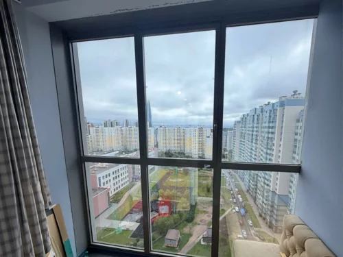 Установка солнцезащитной плёнки STR35SISRPS на панорамное остекление квартиры — фотография 1