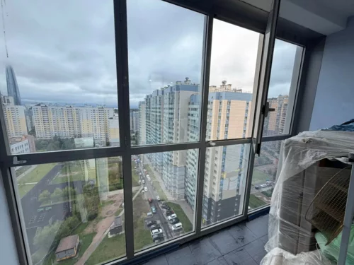 Установка солнцезащитной плёнки STR35SISRPS на панорамное остекление квартиры — фотография 2