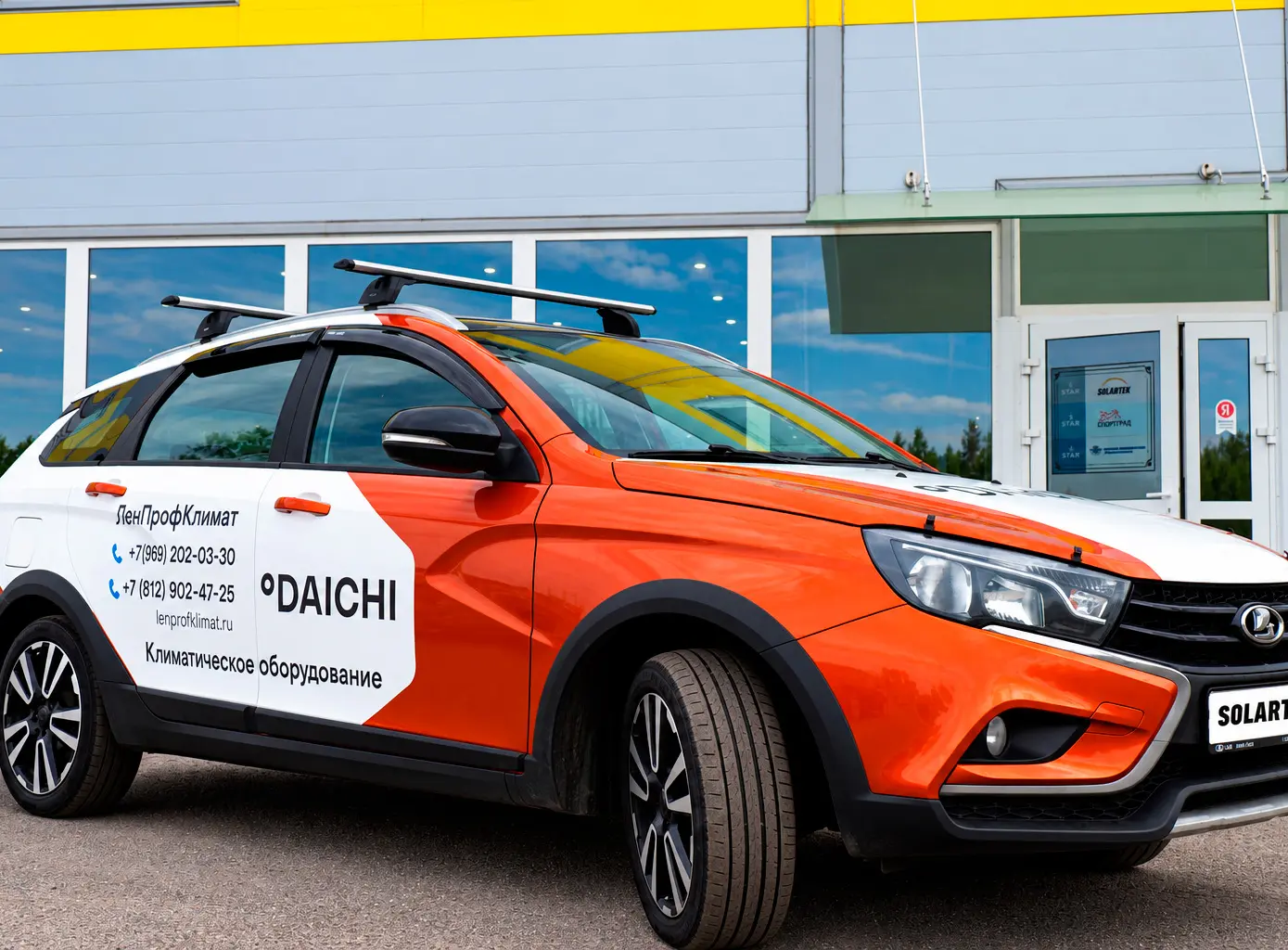 Брендирование LADA Vesta SW Cross для компании «ЛенПрофКлимат»