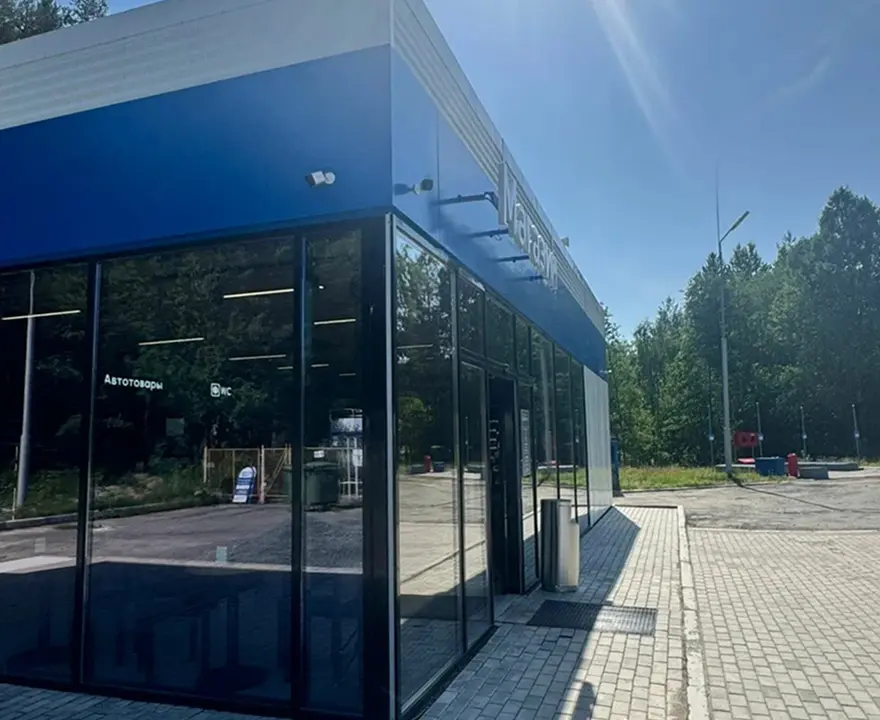 Оклейка АЗС в поселке Пряжа пленкой STR35SISRPS: Защита и стиль для вашего бизнеса - фотография 1