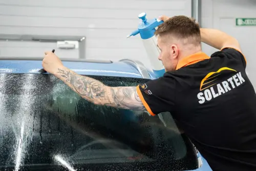 Защита лобового стекла Geely плёнкой WINDSHIELD SOLAREXT - фотография 2