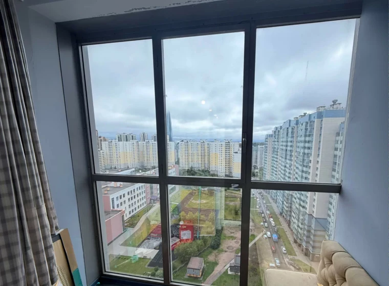 Установка солнцезащитной плёнки STR35SISRPS на панорамное остекление квартиры
