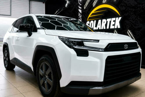 Оклейка антигравийной плёнкой Toyota RAV4 — фотография 4
