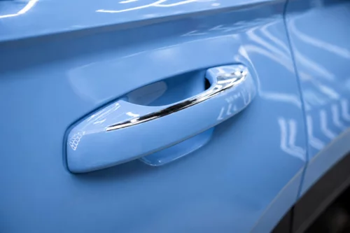 Geely Monjaro в небесно-голубой виниловой пленке — фотография 6
