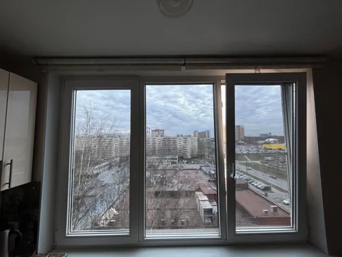 Установка солнцезащитной пленки STR20SISRPS в квартире на Байконурской улице — фотография 1
