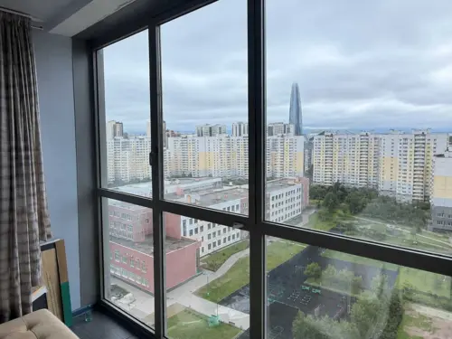 Установка солнцезащитной плёнки STR35SISRPS на панорамное остекление квартиры - фотография 3