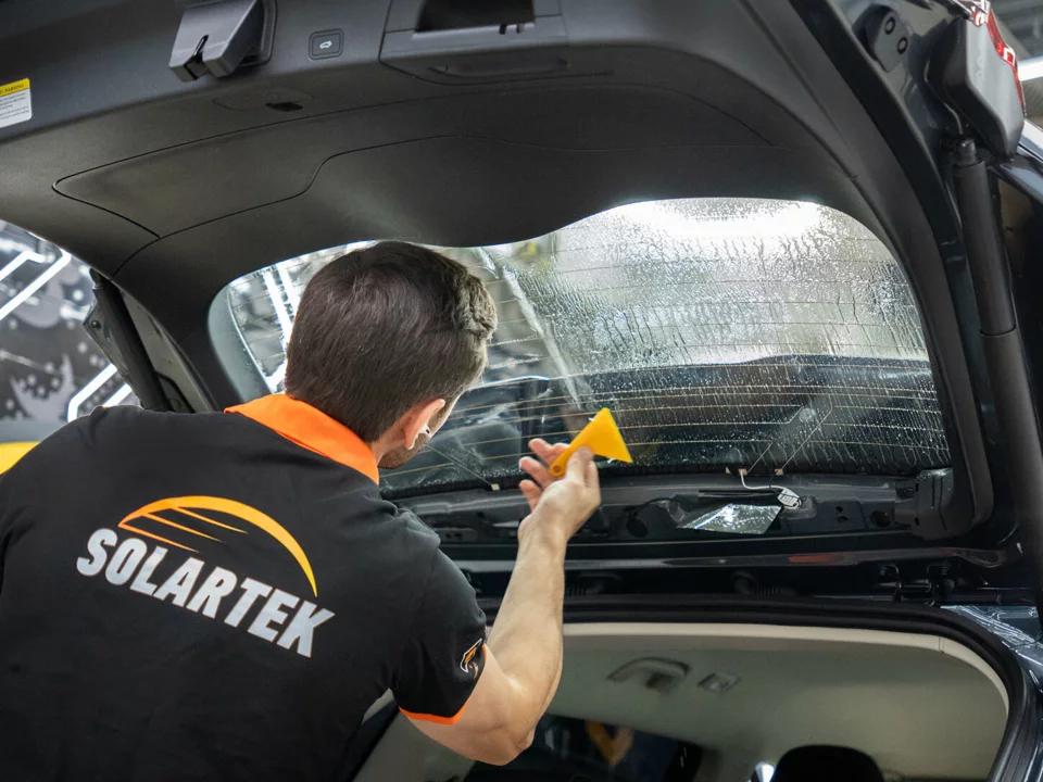 Geely Atlas - тонировка задней полусферы - фотография 1