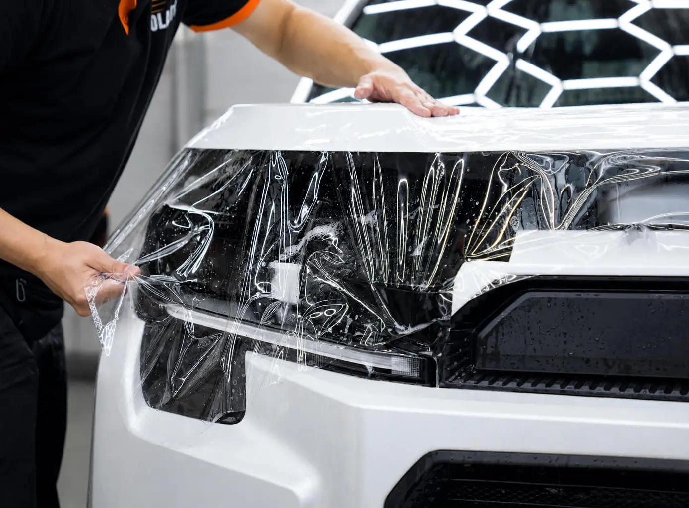 Оклейка антигравийной плёнкой Toyota RAV4