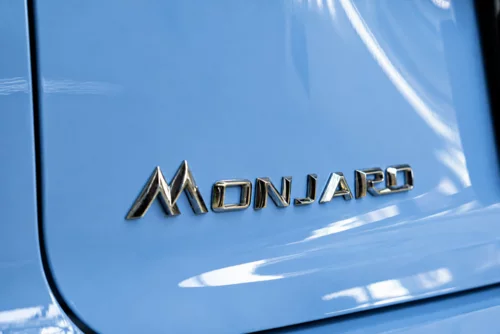 Geely Monjaro в небесно-голубой виниловой пленке — фотография 4