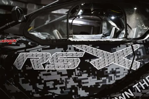 Оклейка Can-Am Maverick X3 X RS в пиксельном камуфляже - фотография 7