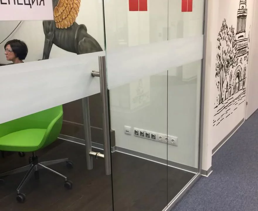 Офис МТС — установка белой матовой плёнки - фотография 1
