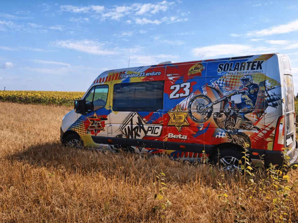 Брендирование Renault Master для эндуро — фотография 1