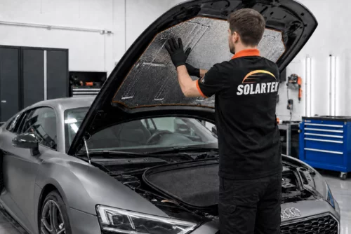 Шумоизоляция капота Audi R8 - дополнительный комфорт для спортивного автомобиля - фотография 3