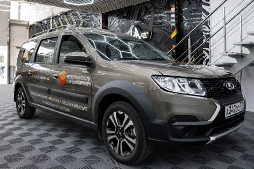 Брендирование LADA Largus Cross для компании «Безопасность и Инжиниринг» — фотография 2